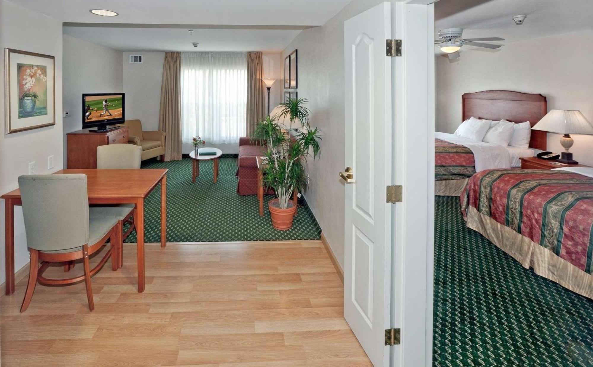 โฮมวู้ด สวีท บาย ฮิลตัน ออนแทริโอ แรนโช คูคามอนกา Hotel แรนโชคูคามอนกา ภายนอก รูปภาพ